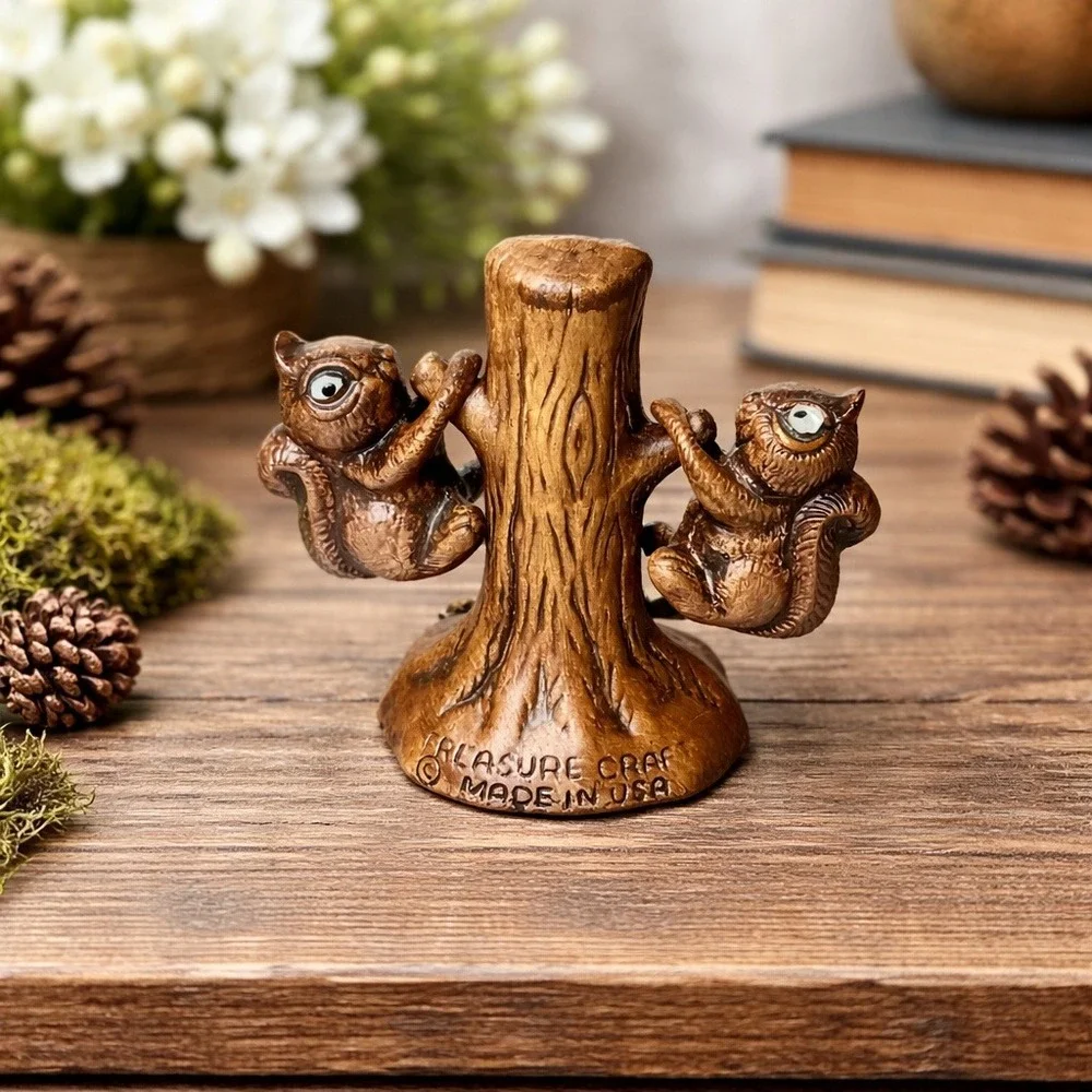 Yellowstone Park Ceramic Squirrels Tree Salt and Pepper Shakers Vintage‎